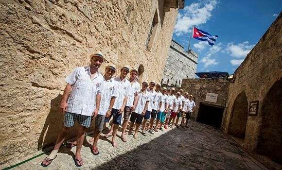  Jumpers have posed with the traditional Cuban guayabera as part of the advertising campaign event. Photo: Red Bull Cliff Diving.