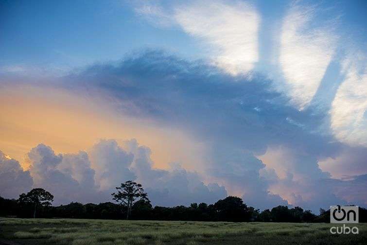 Atardecer en un potrero de Las Tunas. Foto: Alain L. Gutiérrez Almeida.