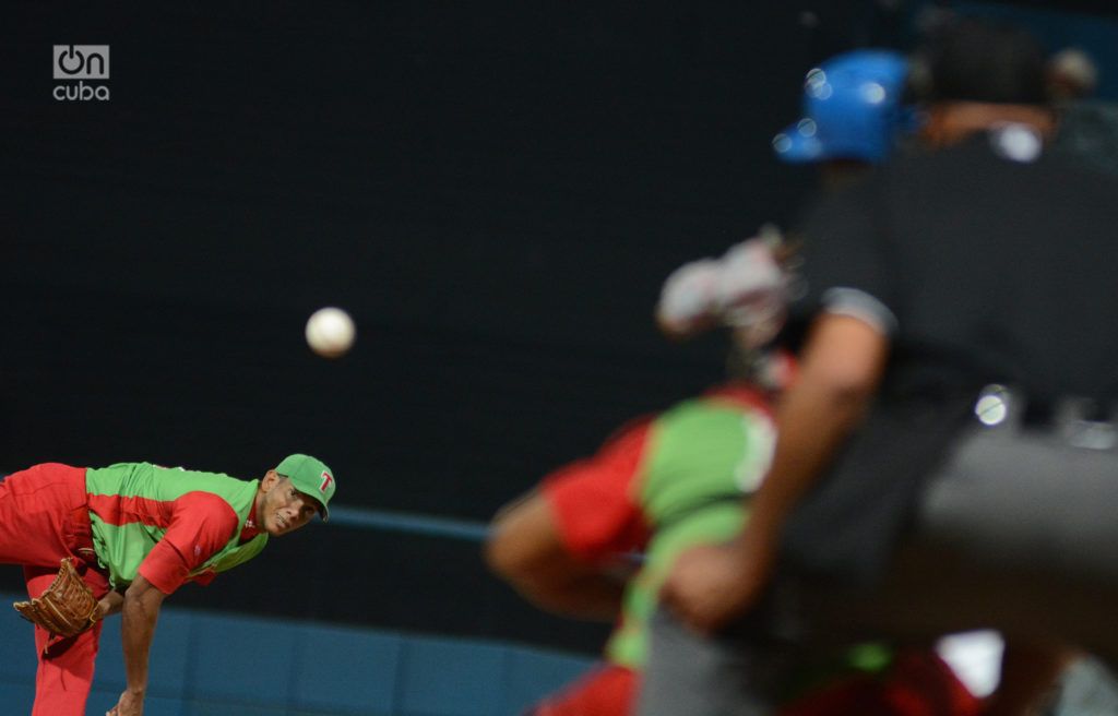 Si finalmente Yoelkis Cruz pasa al bullpen en función de cerrador para la postemporada, tendrá la oportunidad de borrar su pésima imagen en los play off de la Serie 57. Foto: Ricardo López Hevia