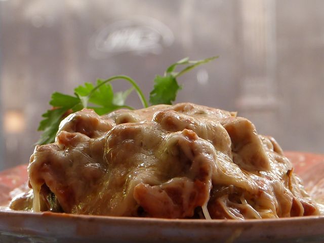 Musaka de berenjena, boniato, perejil y salsa boloñesa en el Shamuskia'o. 