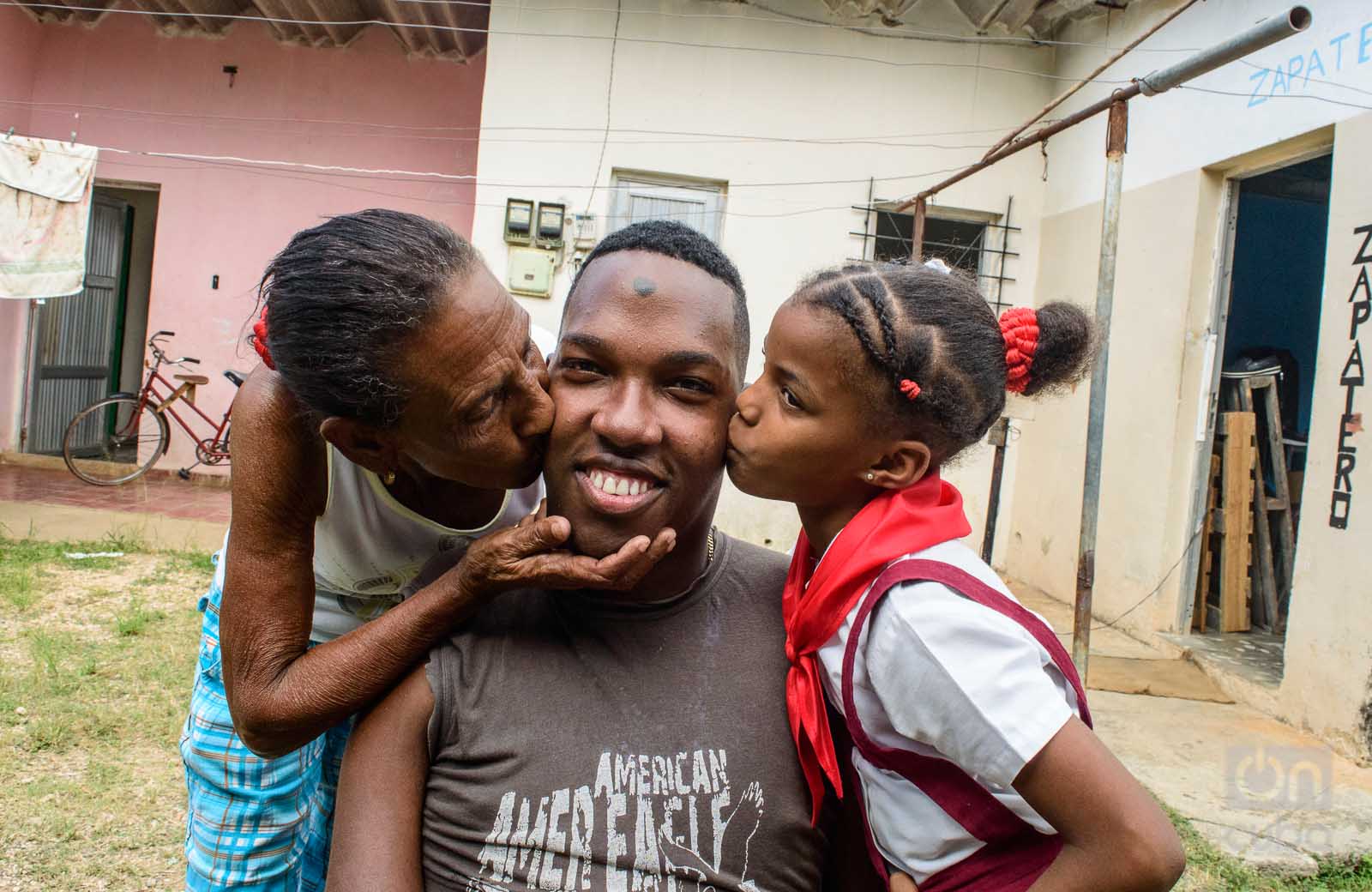 Muestras de cariño de sus familiares. Foto: Otmaro Rodríguez.