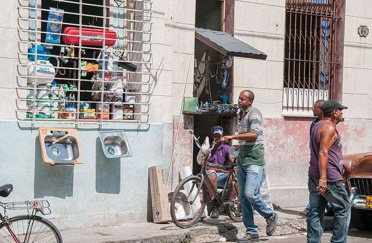 Revendedores en Cuba