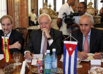 José Manuel García-Margallo, Minister of Foreign Affairs and Cooperation of Spain (center) in Havana / Photo: Taken from EFE.