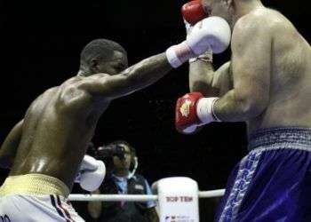 Leinier Peró contra Vladan Babic / Foto: World Series Boxing 2015.