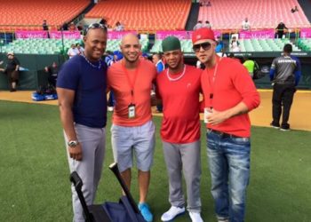 Felix Perez and Hassan Pena with Alexander Malleta and Yadiel Hernández, members of the Vegueros in the Caribbean Series.