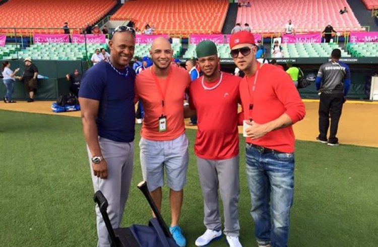 Felix Perez and Hassan Pena with Alexander Malleta and Yadiel Hernández, members of the Vegueros in the Caribbean Series.