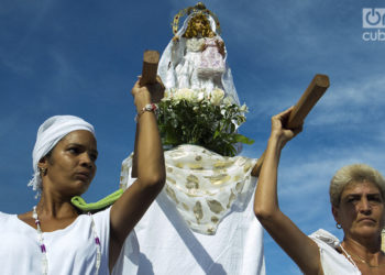 Procession of the Cabildo in Regla. Photo: Yaniel Tolentino.