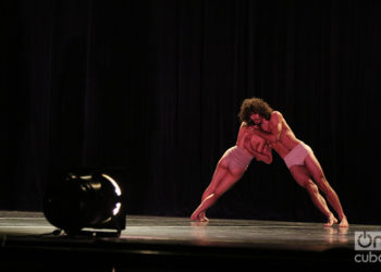 "Reversible" by Cuban Contemporary Dance. Photo: Ismario Rodríguez.