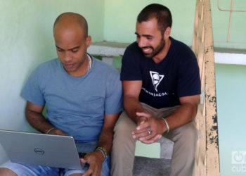 Víctor Manuel Moratón (left) and Fabián Ruiz, the NinjaCuba team.