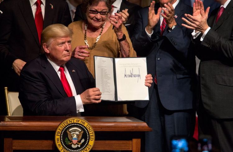 Donald Trump displays the presidential memorandum about the policy toward Cuba at the end of his speech at Little Havana’s Manuel Artime Theater, in Miami. Photo: Cristobal Herrera / EFE.