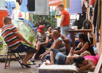 Cuban migrants in a shelter in Los Planes de Gualaca, Panama. Photo: La Estrella de Panamá.