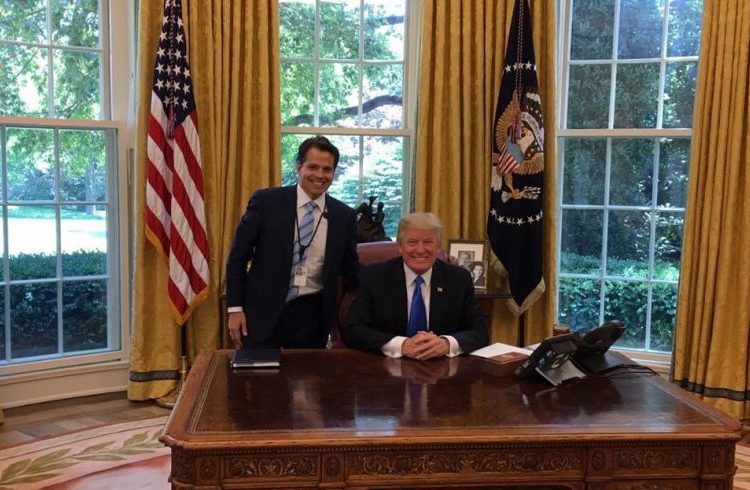 Standing by President Trump in the Oval Office. Photo: Taken from Anthony Scaramucci’s FB.