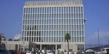 U.S. embassy in Havana. Photo: Raquel Pérez.