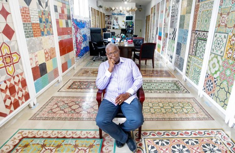 Emmanuel Servais Agboton,creator of Arte Próceres. Photo by Gabriel Guerra Bianchini