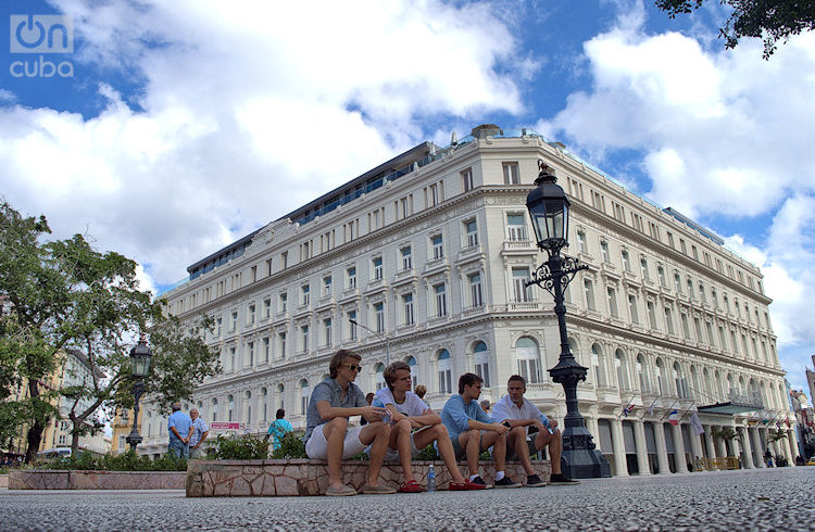 Tourists in Havana. Photo: Otmaro Rodríguez.