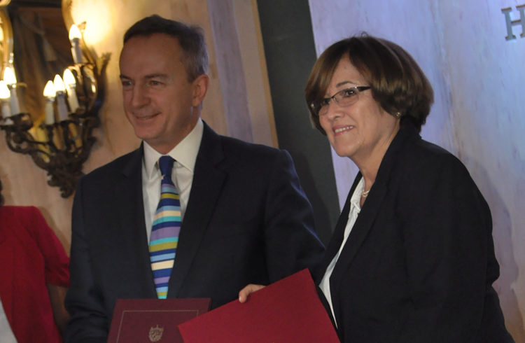 Harvard University Vice Provost Mark C. Elliot and Cuban Deputy Minister of Higher Education Aurora Fernández. Photo: Erin Goodman.