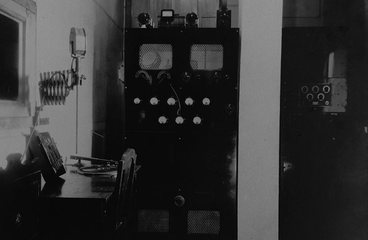 Transmission booth from the first decades of Cuban radio. Photo: Eric Caraballoso Díaz’ archive.