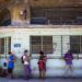 Cubans use their phone to surf the Internet in Havana, on Wednesday, August 22, 2018 in a test conducted by ETECSA. Photo: Desmond Boylan / AP.