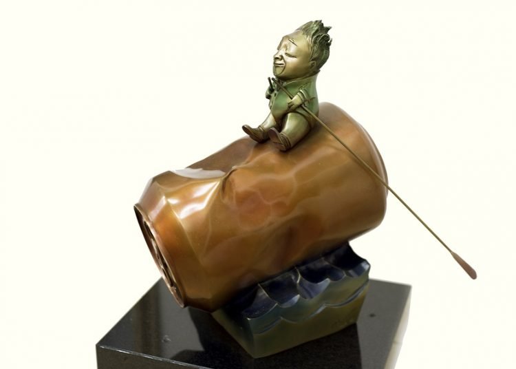 "El héroe," from the series "Navegantes," bronze sculpture by Pedro Pablo Oliva. Photo: Courtesy of the artist.