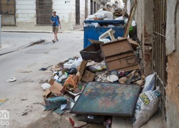 Garbage in Havana. Photo: Otmaro Rodríguez.