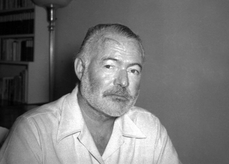 Novelist Ernest Hemingway poses at his home in San Francisco de Paula, near Havana, on August 21, 1950. Photo: AP.