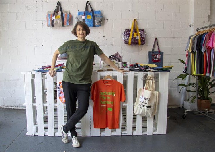 The co-founder of the fashion brand "Clandestina," Spaniard Leire Fernández, poses for EFE on Wednesday, June 5, 2019 in its "pop-up" (ephemeral) store in the neighborhood of Brooklyn, in New York. Photo: Miguel Rajmil / EFE.