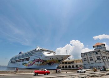 The U.S. government will ban starting this Wednesday cruises to Cuba and will restrict U.S. citizens’ cultural visits. Photo: Ernesto Mastrascusa / EFE.