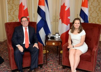 Canadian Minister of Foreign Affairs Chrystia Freeland and her Cuban counterpart, Bruno Rodríguez.