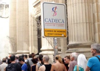 CADECA on Obispo Street. Photo: AP.