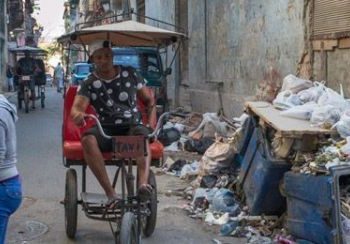 Garbage in the streets of Havana. Photo: Otmaro Rodríguez.