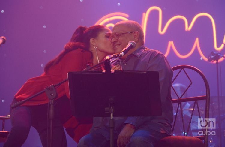 Haydée and Pablo Milanés in concert. Photo: OnCuba Archive.