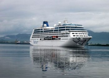 Carnival’s Adonia cruise ship entering the port of Santiago de Cuba. Photo: Prensa Latina / Archive.