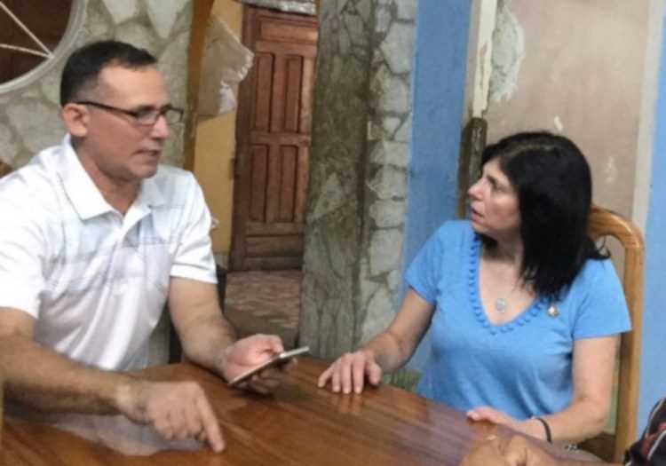 José Daniel Ferrer and the U.S. chargé d’affaires in Cuba, Mara Tekach. Photo: Twitter.