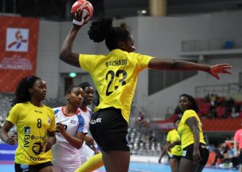 The Cubans were unable to stop Angola's offensive and received 40 goals in the last game of the group stage of the women's handball World Championship, held in the Japanese city of Kumamoto. Photo: www.ihf.info