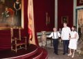 Eusebio Leal shows the king and queen of Spain the untouched throne at the Palace of the Captains General. Photo: EFE