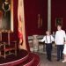 Eusebio Leal shows the king and queen of Spain the untouched throne at the Palace of the Captains General. Photo: EFE