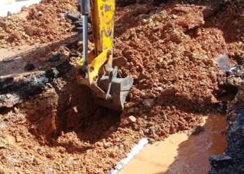 Repair work of a water pipe in Havana. Photo: Aguas de La Habana / Facebook / Archive.