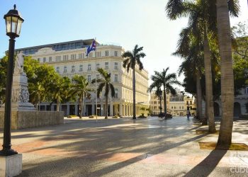 The Central Park in Havana, empty during these days of coronavirus. Photos: Otmaro Rodríguez.