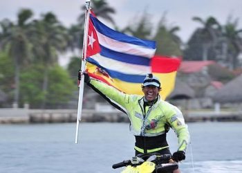 Spaniard Álvaro de Marichalar’s Cuban stopover during his trip around the world on jet ski. Photo: abc.es