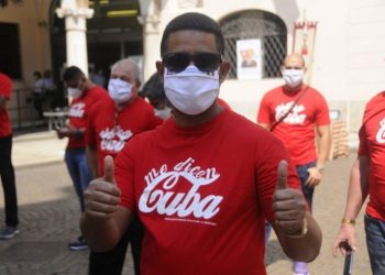 Members of the Cuban medical brigade in Lombardy, Italy, in the farewell ceremony after completing their work in the fight against COVID-19. Photo: Cubadebate.