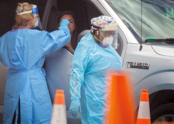 Members of the Florida Army National Guard take coronavirus tests in Miami, Florida, on June 18, 2020. Photo: Cristóbal Herrera/EFE.