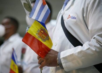 Cuban doctors on their return from Andorra. Photo: acn.cu