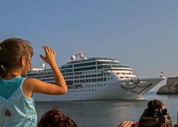 Entry of the first cruise ship to Havana after the reestablishment of diplomatic relations between Cuba and the United States. May 2, 2016. Photo: Ismario Rodríguez