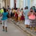 People gather waiting in line in Havana during the coronavirus second outbreak. Photo: Otmaro Rodríguez.