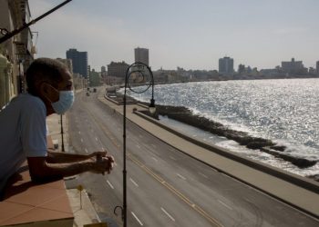 In the case of COVID-19, the announcement of the clinical trials for the new vaccine comes at a time when some outbreaks have been registered―mainly in Havana and the surrounding areas―after the virus seemed to be under control. Photo: Ismael Francisco/AP.