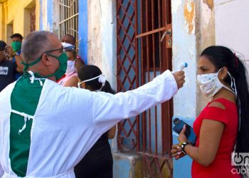 Screenings in the neighborhood of Los Sitios. Photo: Otmaro Rodríguez.