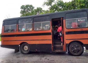 People are evacuated in Pinar de Río. According to local media, some 22,030 people remain evacuated in the homes of relatives and neighbors, as well as in 527 evacuation centers. Photos: Alberto Peralta/guerrillero.cu