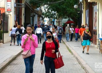 People on a street in Havana, on December 1, 2020. Photo: Otmaro Rodríguez.