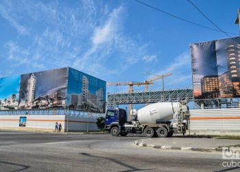 Hotels under construction in 3rd and 70th, in Miramar, Havana. Photo: Kaloian.