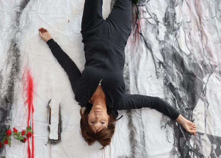 Aimée Joaristi in her study with her work “La ofrenda.” Photo: courtesy of the interviewee.